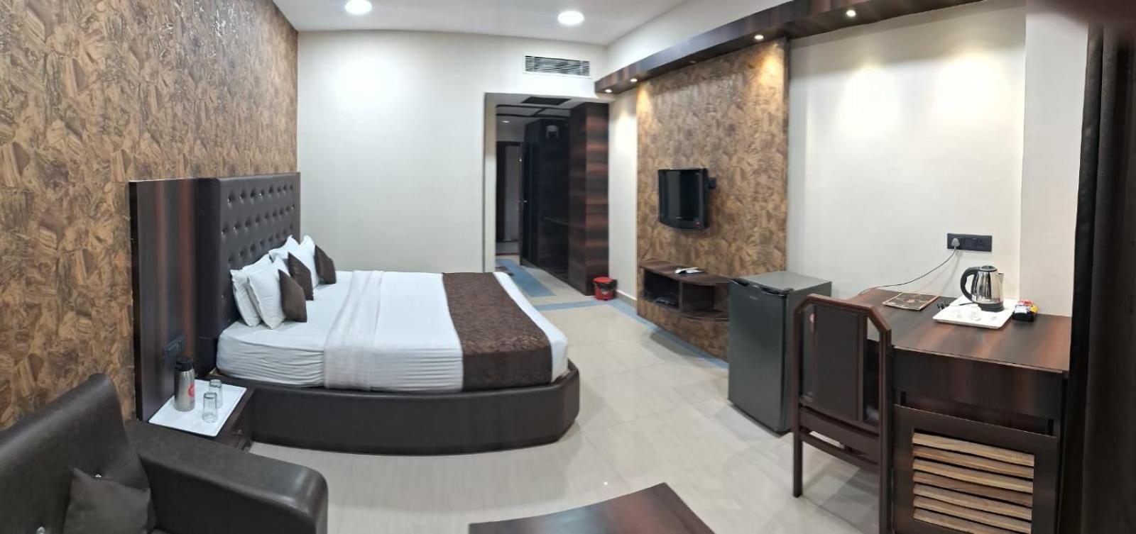 Hotel Samdareeya Pvt Ltd ジャバルプル エクステリア 写真