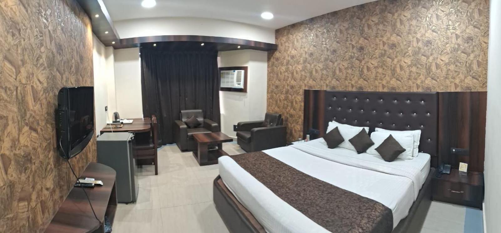 Hotel Samdareeya Pvt Ltd ジャバルプル エクステリア 写真