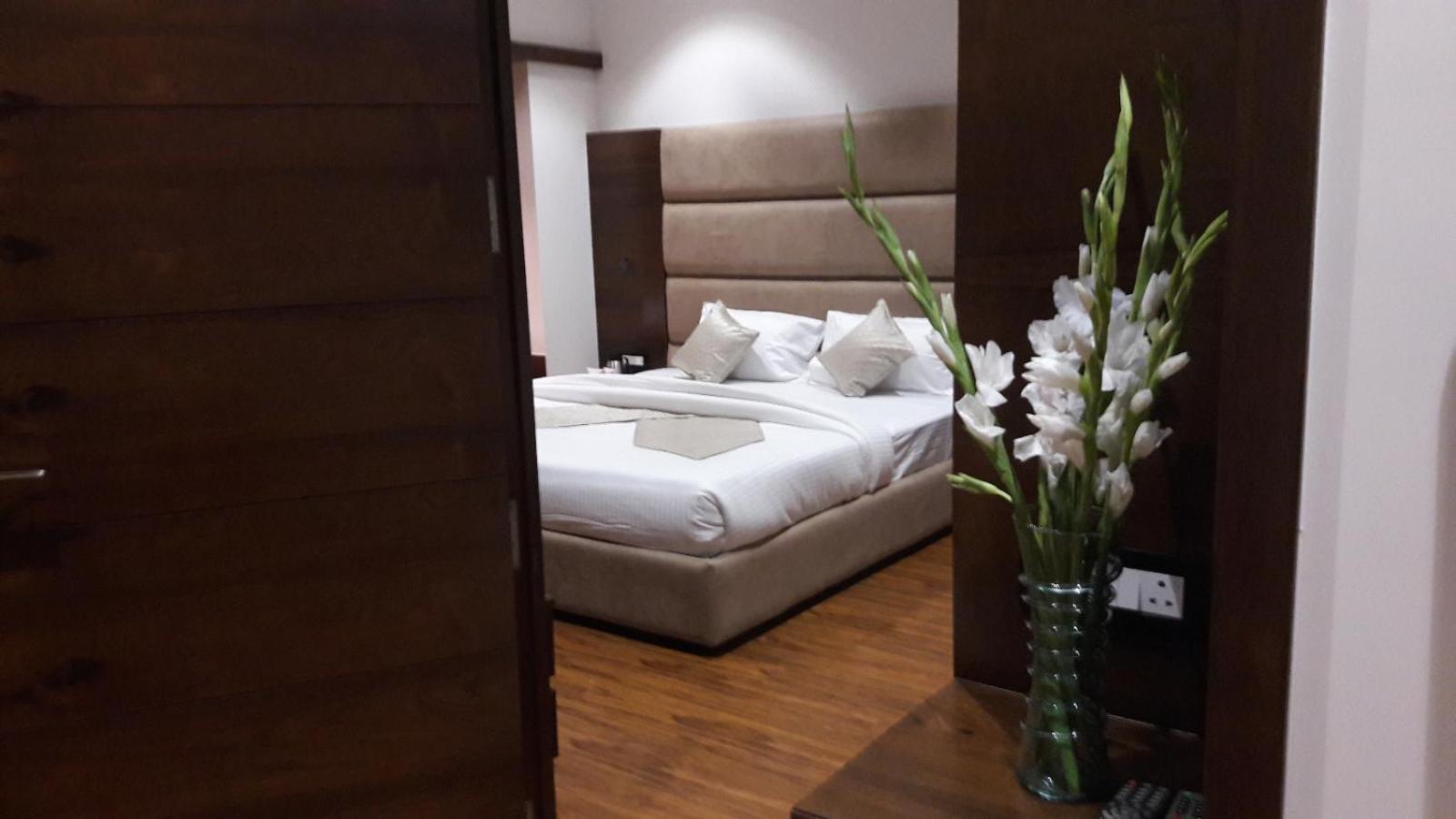 Hotel Samdareeya Pvt Ltd ジャバルプル エクステリア 写真